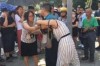 标题：催收人员来单位闹事：如何应对职场突发事件